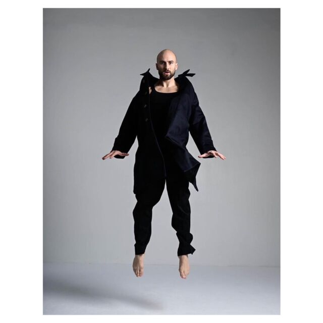 French Ballet dancer @francoisalu dress well IKIJI clothes.
Check out his profile!
